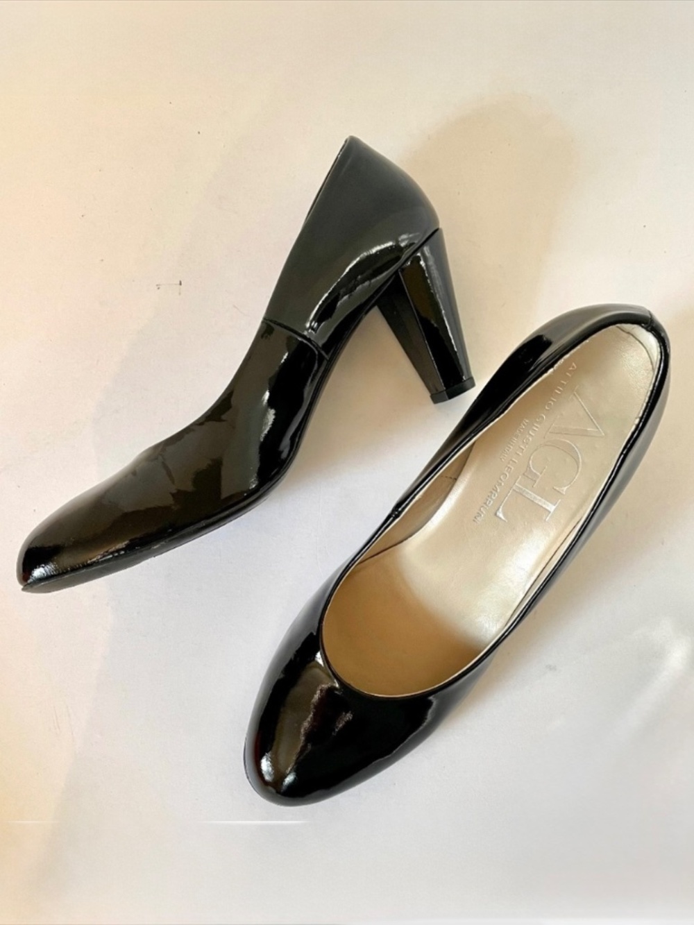 AGL Attilio Giusti Leombruni Black Patent Leather Pumps with Box 39.5